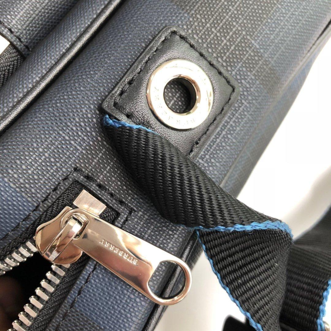 Túi đeo chéo Burberry like au họa tiết kẻ xanh TDCB09