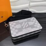 Túi đeo chéo Louis Vuitton like au Studio Messenger White Damier Graphite TDCLV30