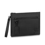 Clutch nam Louis Vuitton khoá logo đen da nhăn Like Auth