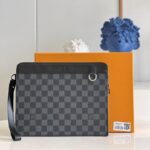 Clutch nam Louis Vuitton Standing Pouch caro màu xám Like Auth