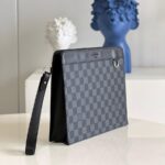 Clutch nam Louis Vuitton Standing Pouch caro màu xám Like Auth