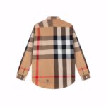 Áo sơ mi tay dài Burberry họa tiết chữ 'LOVE'