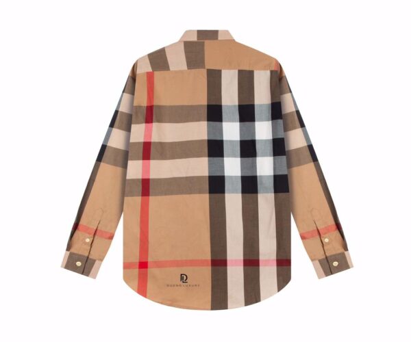 Áo sơ mi tay dài Burberry họa tiết chữ 'LOVE'