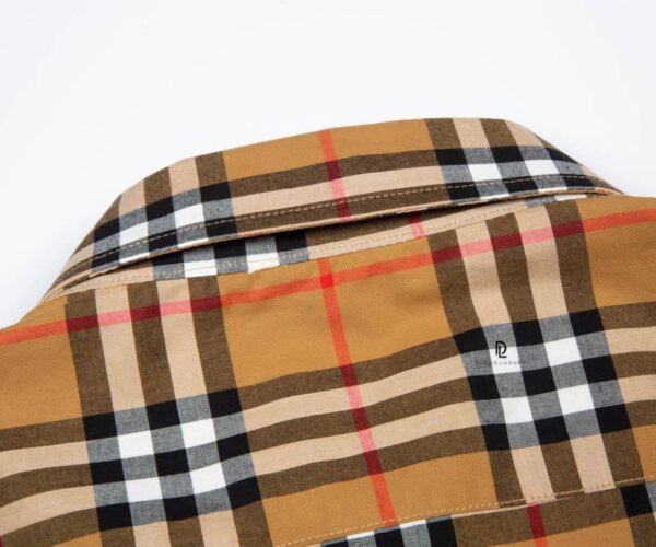 Áo sơ mi Burberry tay dài màu vàng họa tiết logo chữ B