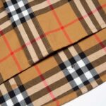 Áo sơ mi Burberry tay dài màu vàng họa tiết logo chữ B