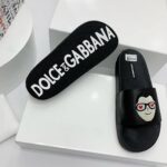 Dép Dolce Gabbana hoạ tiết thêu chipi màu đen