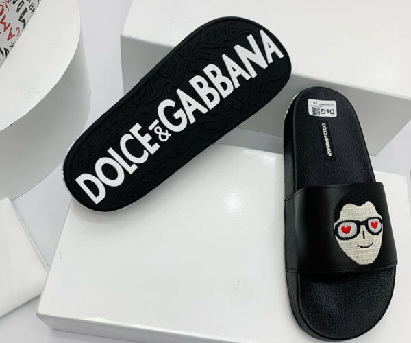 Dép Dolce Gabbana hoạ tiết thêu chipi màu đen