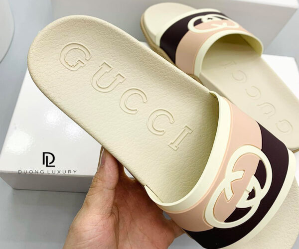 Dép Gucci Interlocking G slide White màu trắng