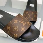 Dép Louis Vuitton quai ngang họa tiết hoa màu nâu