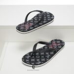 Dép Louis Vuitton Rubber Flip Flops logo hoa trắng