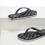 Dép Louis Vuitton Rubber Flip Flops logo hoa trắng