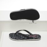 Dép Louis Vuitton Rubber Flip Flops logo hoa trắng