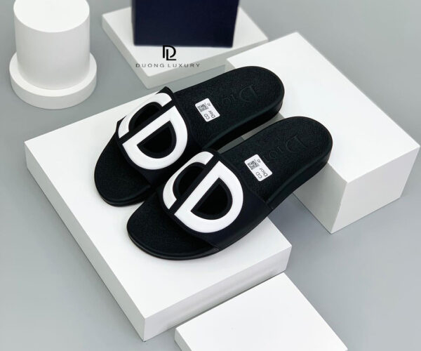 Dép Dior quai ngang họa tiết logo chữ màu trắng