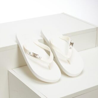 Dép tông Louis Vuitton màu trắng họa tiết tag logo