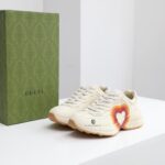 Giày Gucci Wmns Rhyton 'Interlocking G and Hearts' Like Auth