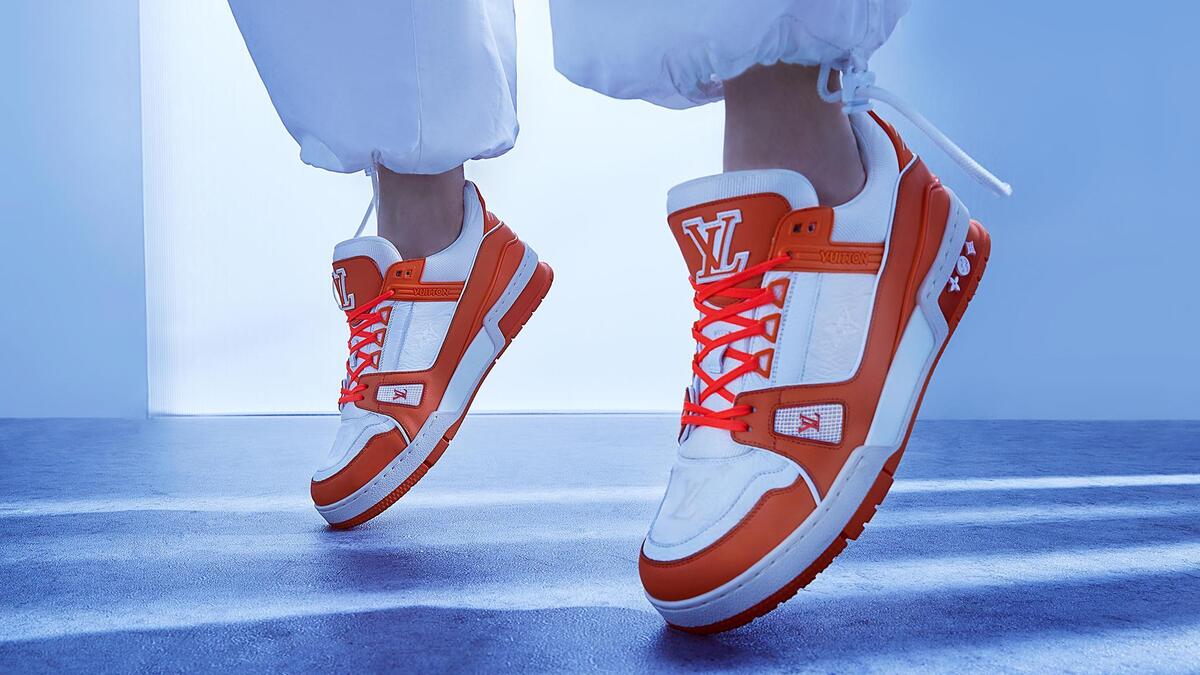 Buộc dây giày Louis Vuitton đúng cách giúp tôn lên vẻ đẹp và sang trọng của đôi giày