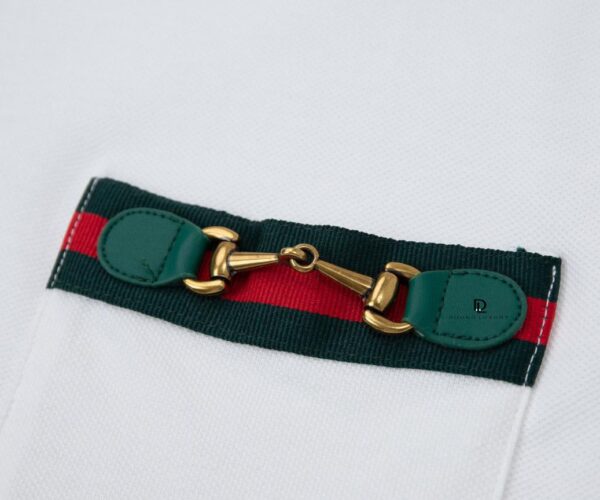 Áo Polo nam Gucci màu trắng họa tiết tag ngang