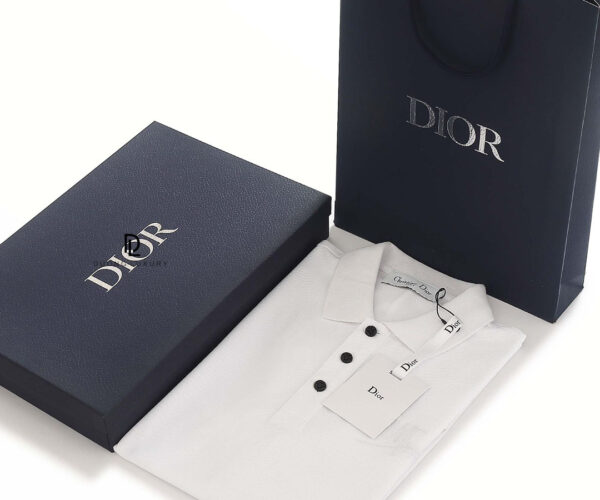 Áo Polo Dior màu trắng hoạ tiết ngực thêu chữ