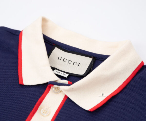 Áo Polo Gucci màu xanh Navy họa tiết túi ngực logo