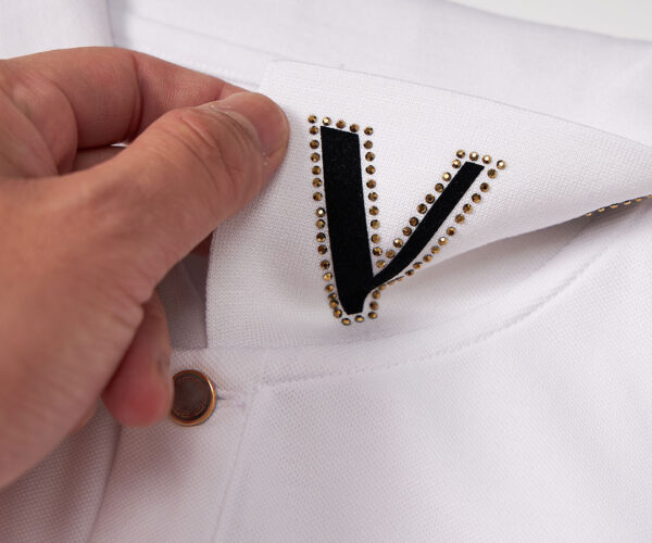 Áo Polo Versace họa tiết cổ đính đá màu trắng Like Auth