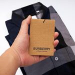 Áo sơ mi Burberry cộc tay họa tiết kẻ xanh lệch trái