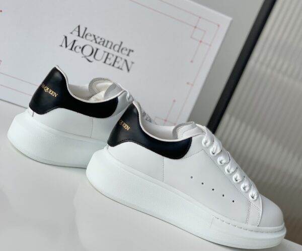 Giày Alexander McQueen gót da đen Like Auth