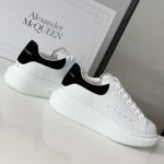 Giày Alexander McQueen gót nhung đen Like Auth