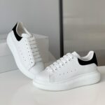 Giày Alexander McQueen gót nhung đen Like Auth