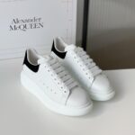 Giày Alexander McQueen gót nhung đen Like Auth