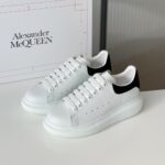 Giày Alexander McQueen gót nhung đen Like Auth