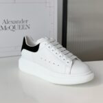 Giày Alexander McQueen gót nhung đen Like Auth