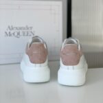 Giày Alexander McQueen gót nhung hồng phấn Like Auth