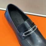 Giày Hermes Gentleman Loafer màu đen logo ngang Like Auth