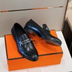 Giày Hermes Gentleman Loafer màu đen logo ngang Like Auth