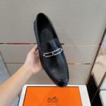 Giày Hermes Gentleman Loafer màu đen logo ngang Like Auth