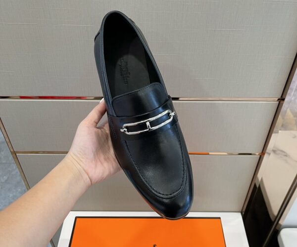 Giày Hermes Gentleman Loafer màu đen logo ngang Like Auth