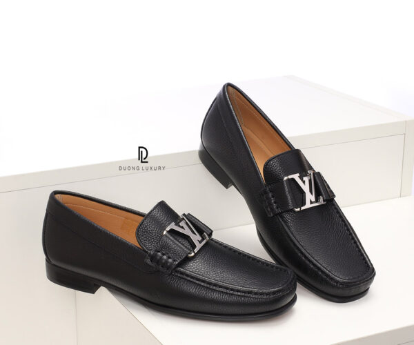 Giày Louis Vuitton Montaigne Loafer da nhăn khóa trắng Like Auth