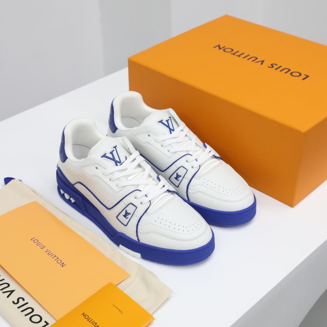 Giày Louis Vuitton Trainer White Blue Signature đế xanh Like Auth