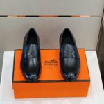 Giày lười Hermes Paris Loafer khóa chữ H màu đen Like Auth