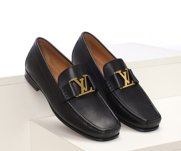 Giày lười Louis Vuitton đế cao da trơn khoá vàng Like Auth