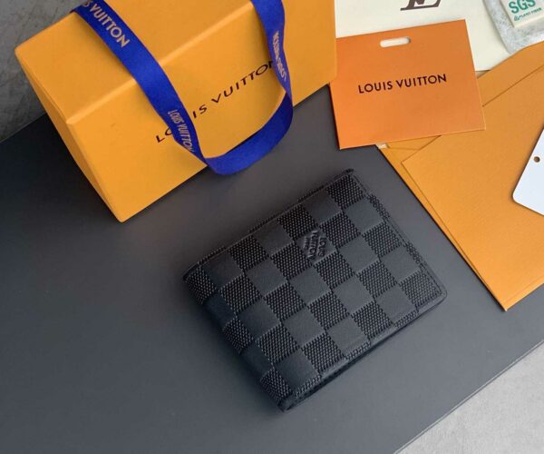 Ví ngắn Louis Vuitton Multiple Wallet có gì hấp dẫn?