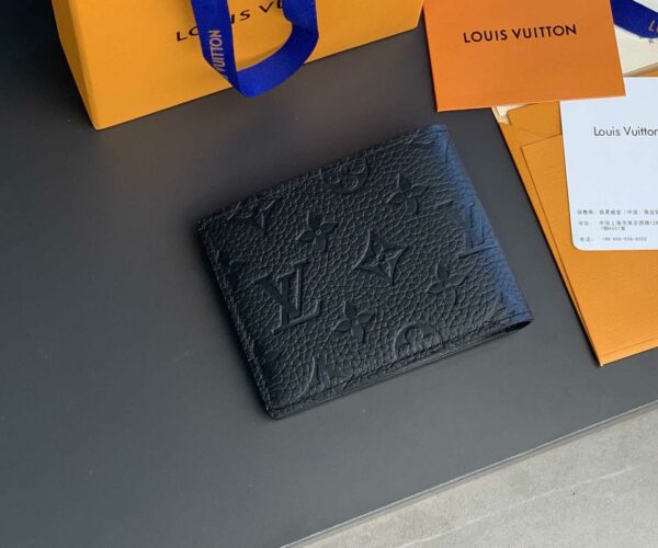 Thiết kế đa ngăn của ví ngắn LV Multiple Wallet