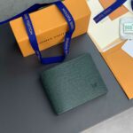 Ví ngắn LV Slender Wallet da taiga xanh họa tiết logo dập chìm Like auth 1:1