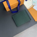 Ví ngắn LV Slender Wallet da taiga xanh họa tiết logo dập chìm Like auth 1:1