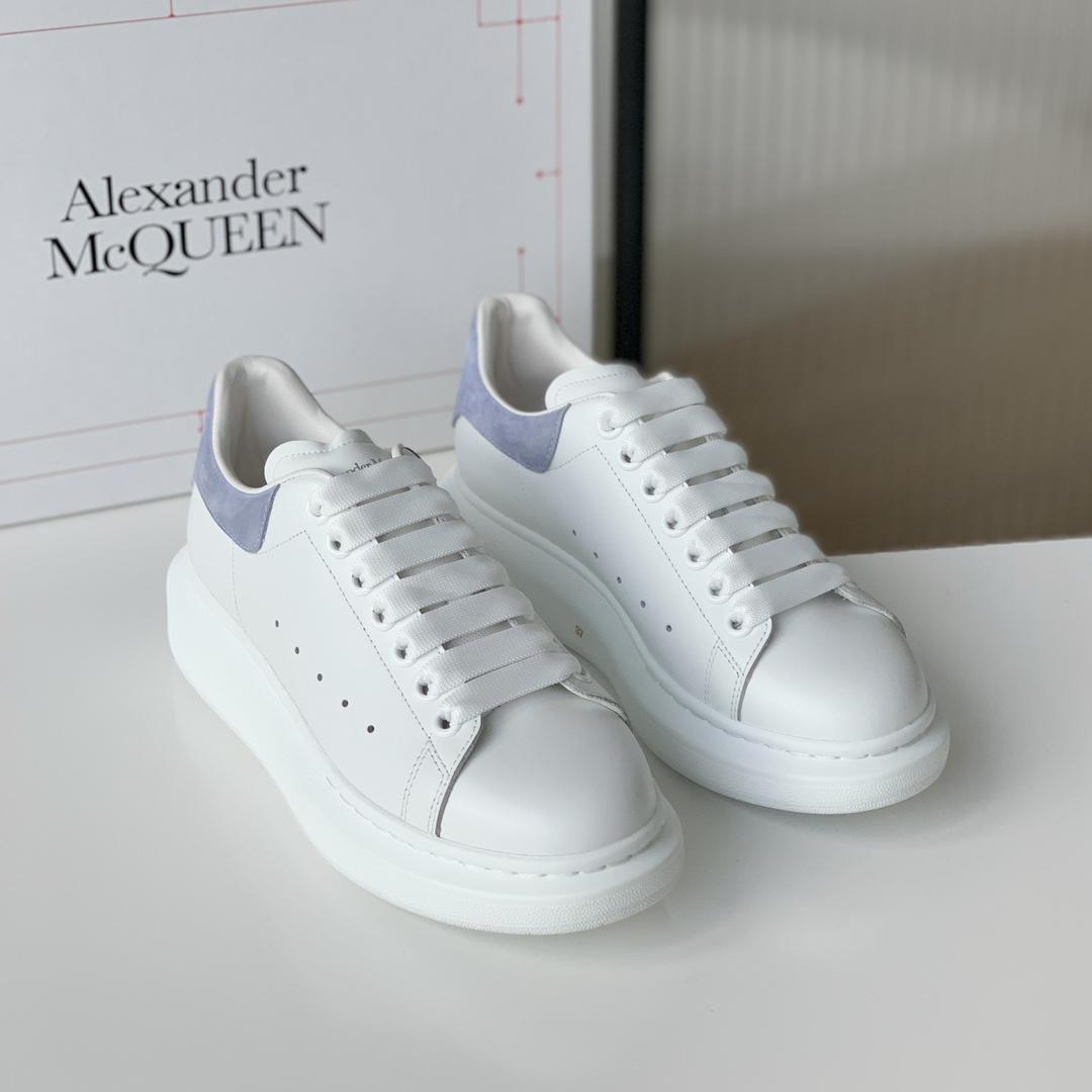 Giày McQueen có mức giá chỉ vài trăm ngàn đồng nhưng chất lượng không đảm bảo