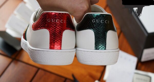 chi tiết da rắn của giày gucci like auth rõ nét