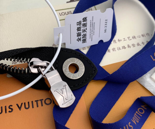 Clutch Louis Vuitton cầm tay Pochette Mono phối màu Like Auth