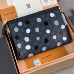 Clutch LV x YK Pochette Voyage Monogram Eclipse hoạ tiết sơn bạc Like Auth