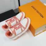 Giày Louis Vuitton hồng Trainer Monogram Pink