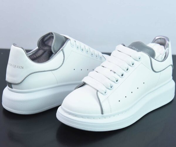 Giày McQueen phản quang Like Auth